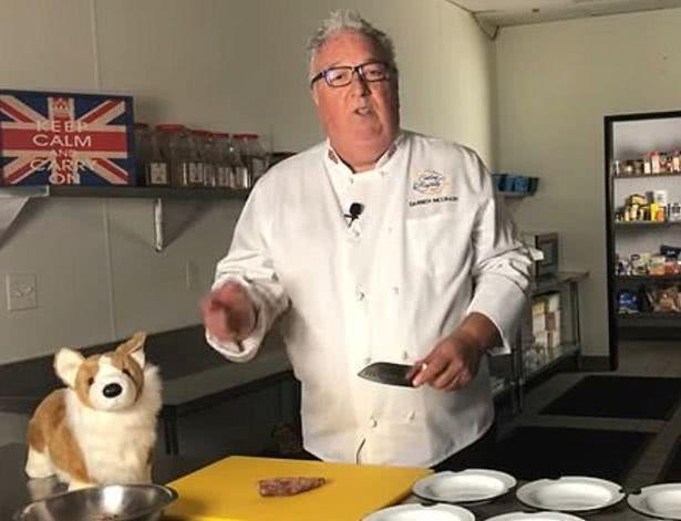 女王的柯基都是什么狗,英国皇室柯基犬吃啥狗粮