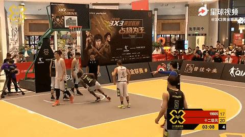 这么脏？扫堂腿+铁肘！曹芳队友与前*疆新**野球外援爆发冲突