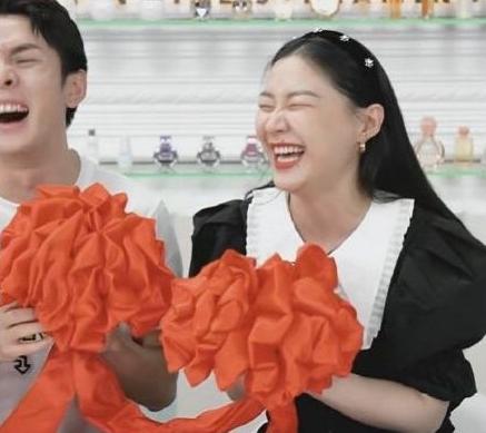 撩男神，炒CP，如此“做作”的金靖真能变成贾玲的接班人？