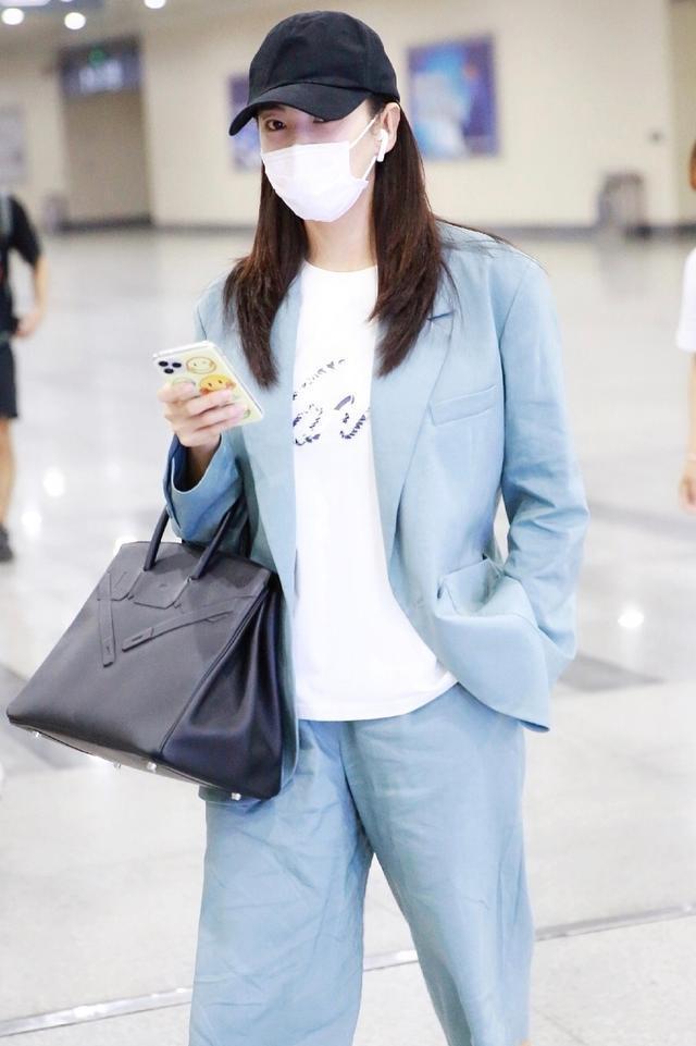 关晓彤马思纯蒋欣张雨绮礼服,张雨绮和蒋欣肩膀宽