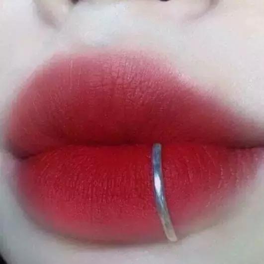 玫红色调的口红推荐,适合夏季的正红色口红
