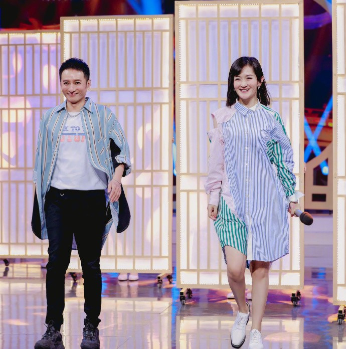 何穗童蕾,何穗跟张韶涵合影