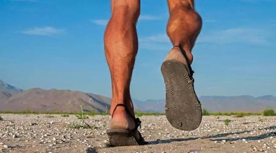 运动员腰和腿都受伤,运动员骨头受伤