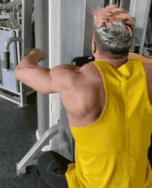 肩膀不够圆太扁,肩膀太窄分享5个动作让你练出3d肩