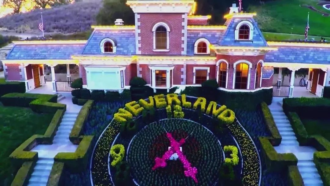 迈克尔杰克逊被误解的一生,迈克尔杰克逊惨痛的一生