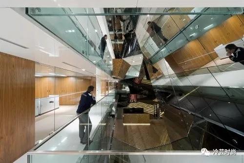 以建筑为主题的服装设计主题分析,服装设计建筑设计