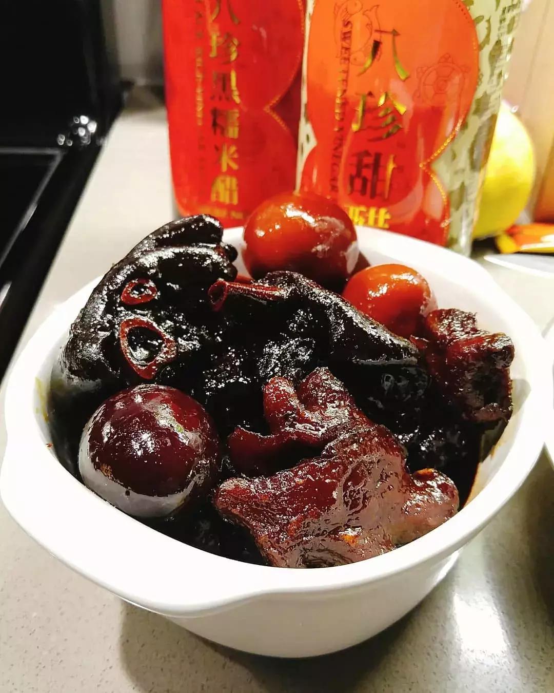 广东猪脚姜寓意,广东猪脚姜为啥又酸又甜的