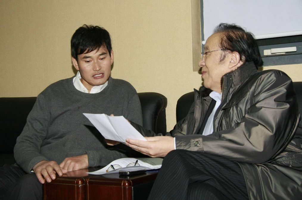 大衣哥书法被曝5个字写错2个,大衣哥书法靠谱吗