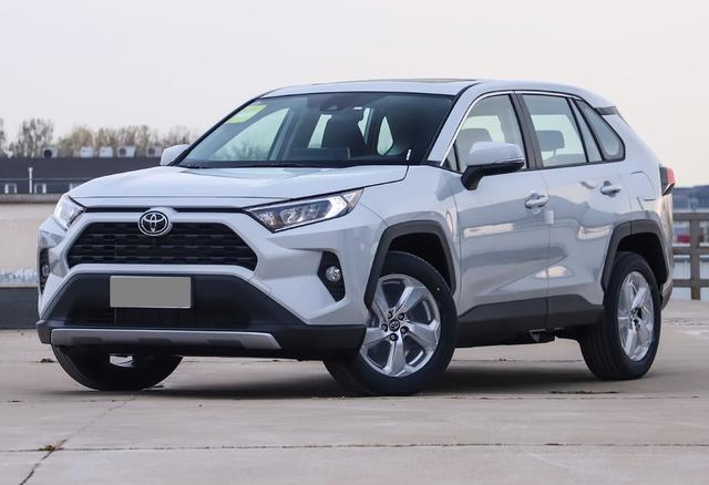 买不起霸道的丰田车主,开了的12年丰田rav4还值得入手吗