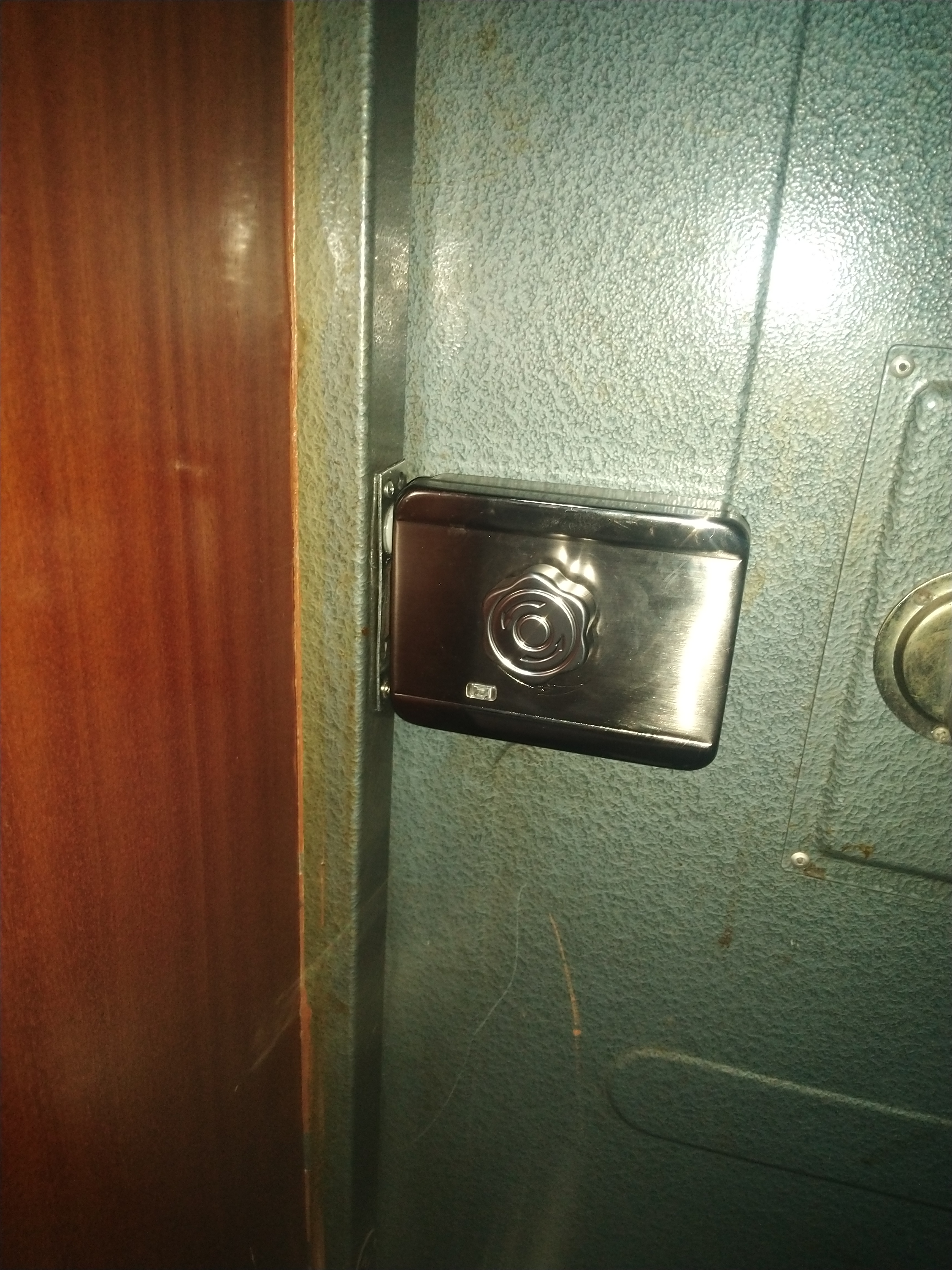 龙甲密码锁家用门锁,普通门锁改密码锁