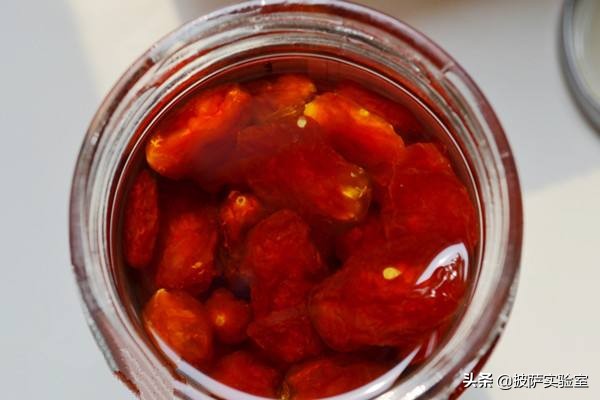 披萨撒料手法技巧演示,披萨顶料