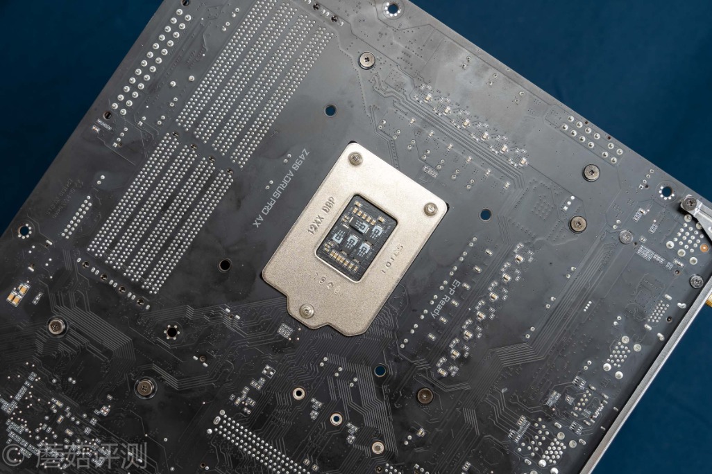 技嘉z490aorusproax主板多大,技嘉z490aorusproax是超级雕吗