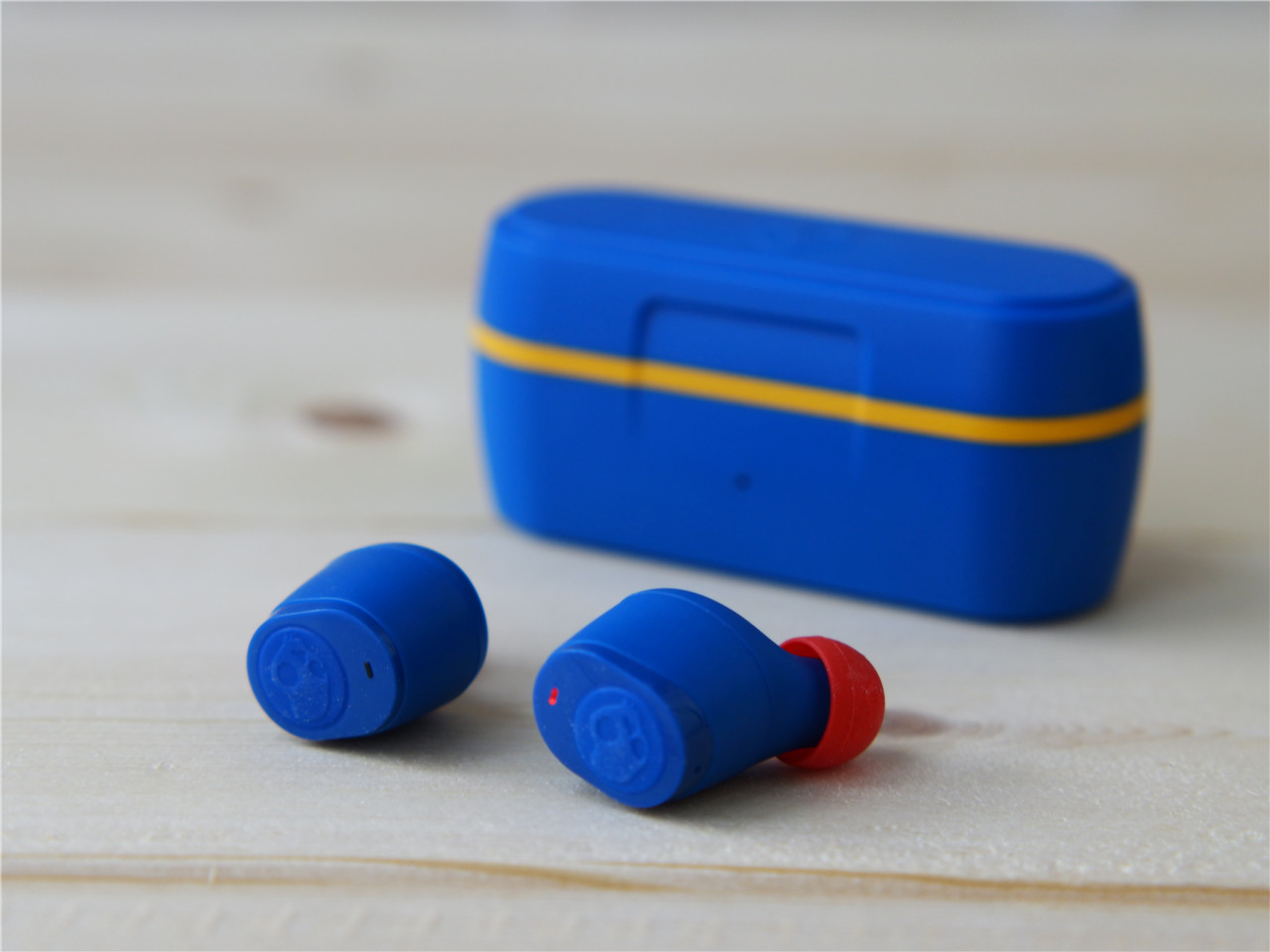 SkullcandyHESHEVO无线头戴蓝牙耳机,骷髅头吉布豆蓝牙耳机测评