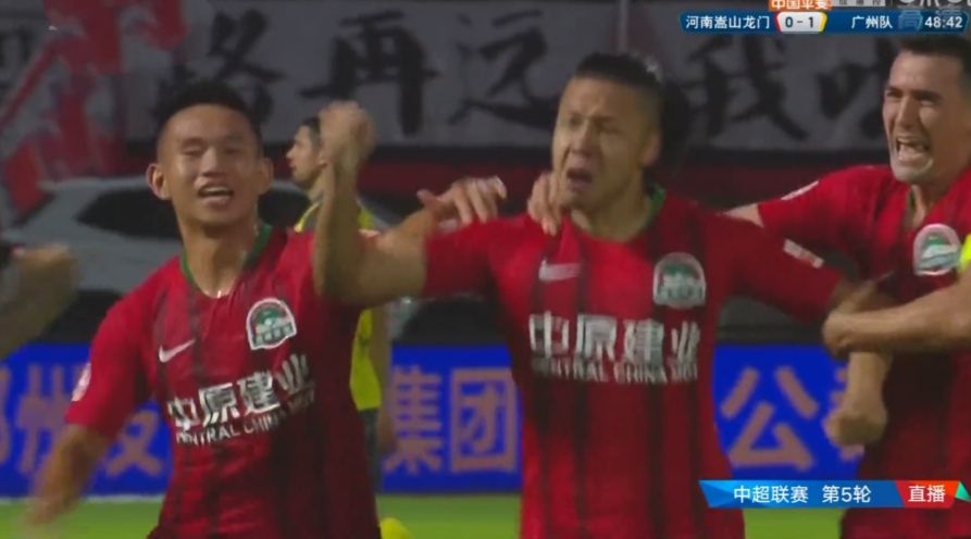 足球小将进球后致敬董路,罗本惊天远射