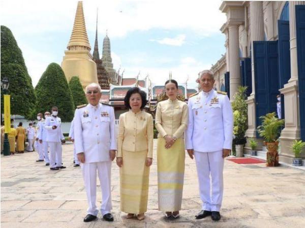 泰国女首富伍伦盼足球,泰国女足总经理伍伦盼写真