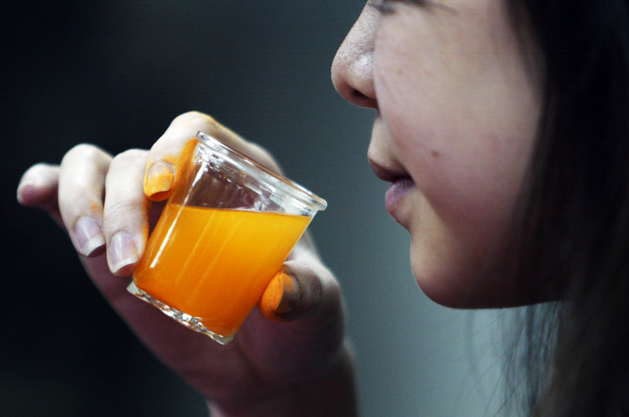 科学家试验被蛇吞,被蛇吞自救实验