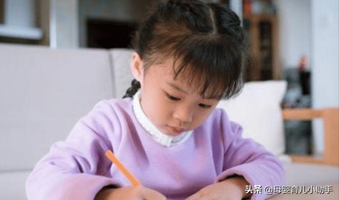 姐姐旧衣改造给弟弟,姐姐用旧毛毯给弟弟改衣服