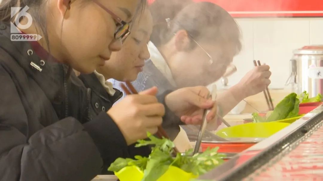 食堂4元成本的小火锅,别人家的食堂十元钱能吃小火锅