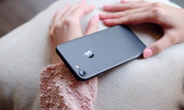 iphone各款手机推荐,老年人选择哪一款苹果手机好