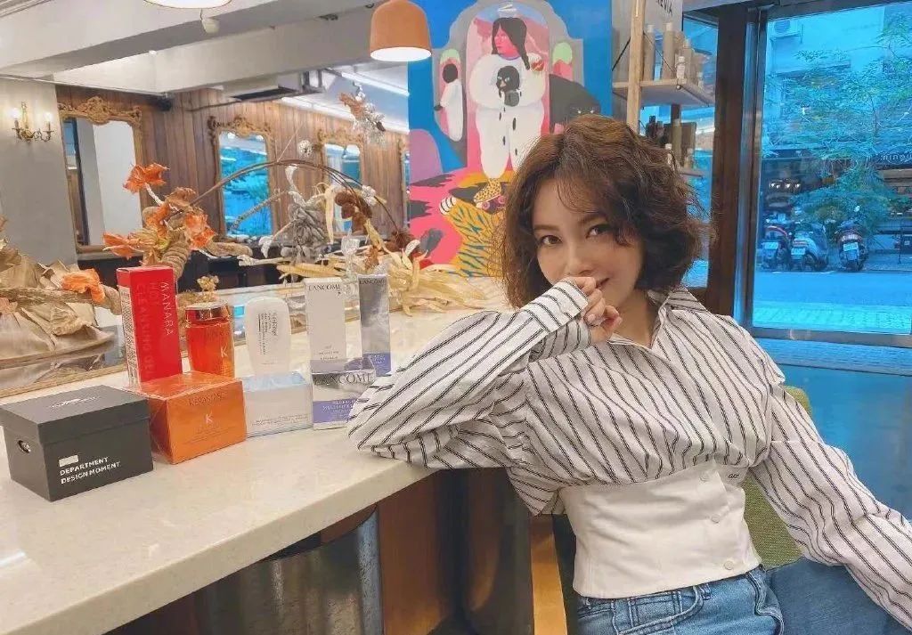 曾被大佬*规则潜**狼狈逃窜，为还巨债去乡下走穴捞金！她自作自受？