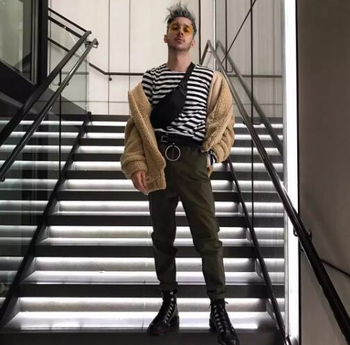 郭敬明为何叫小金人,郭敬明穿大衣完整视频