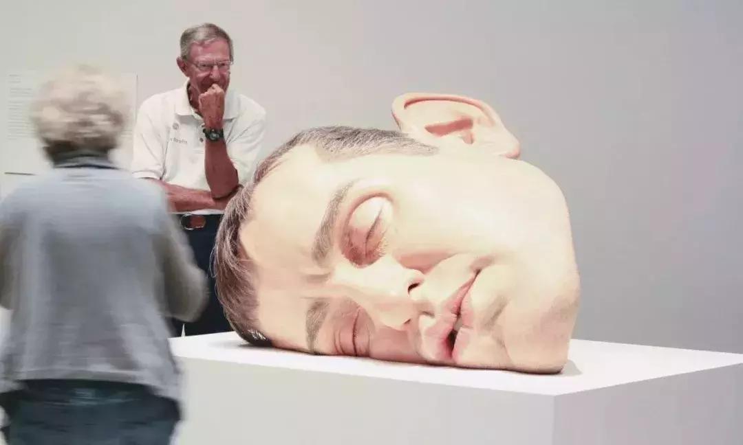 逼真雕塑人,真人雕塑吓人