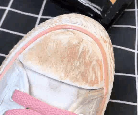 擦鞋神器鞋边发黄了怎么洗,小白鞋发黄神器靠谱吗