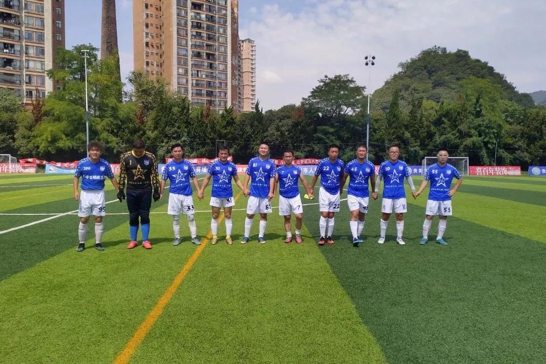 她想@所有人：“明年某日，请务必来捧我的100场！”