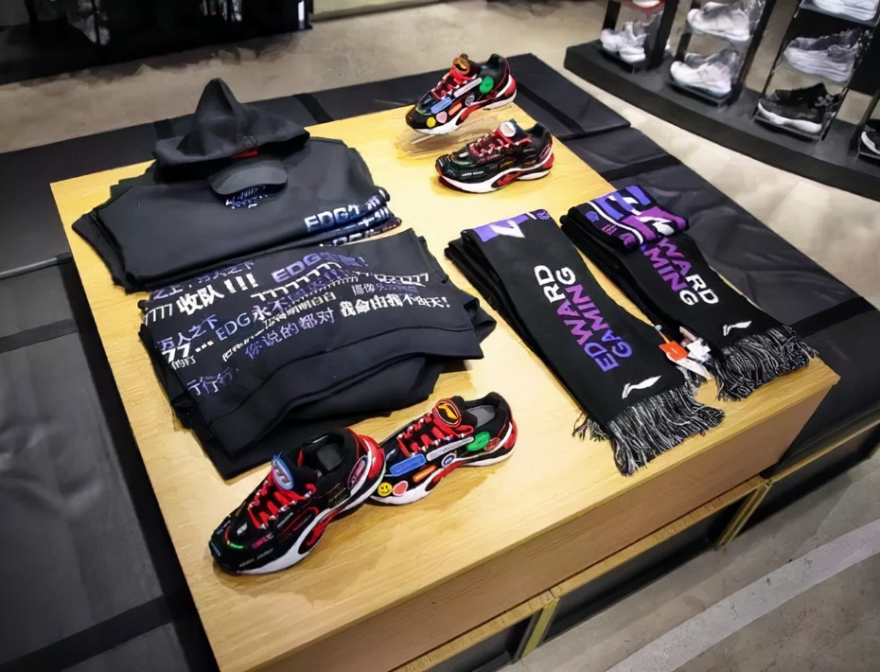 李宁logo换安踏,安踏logo和李宁logo