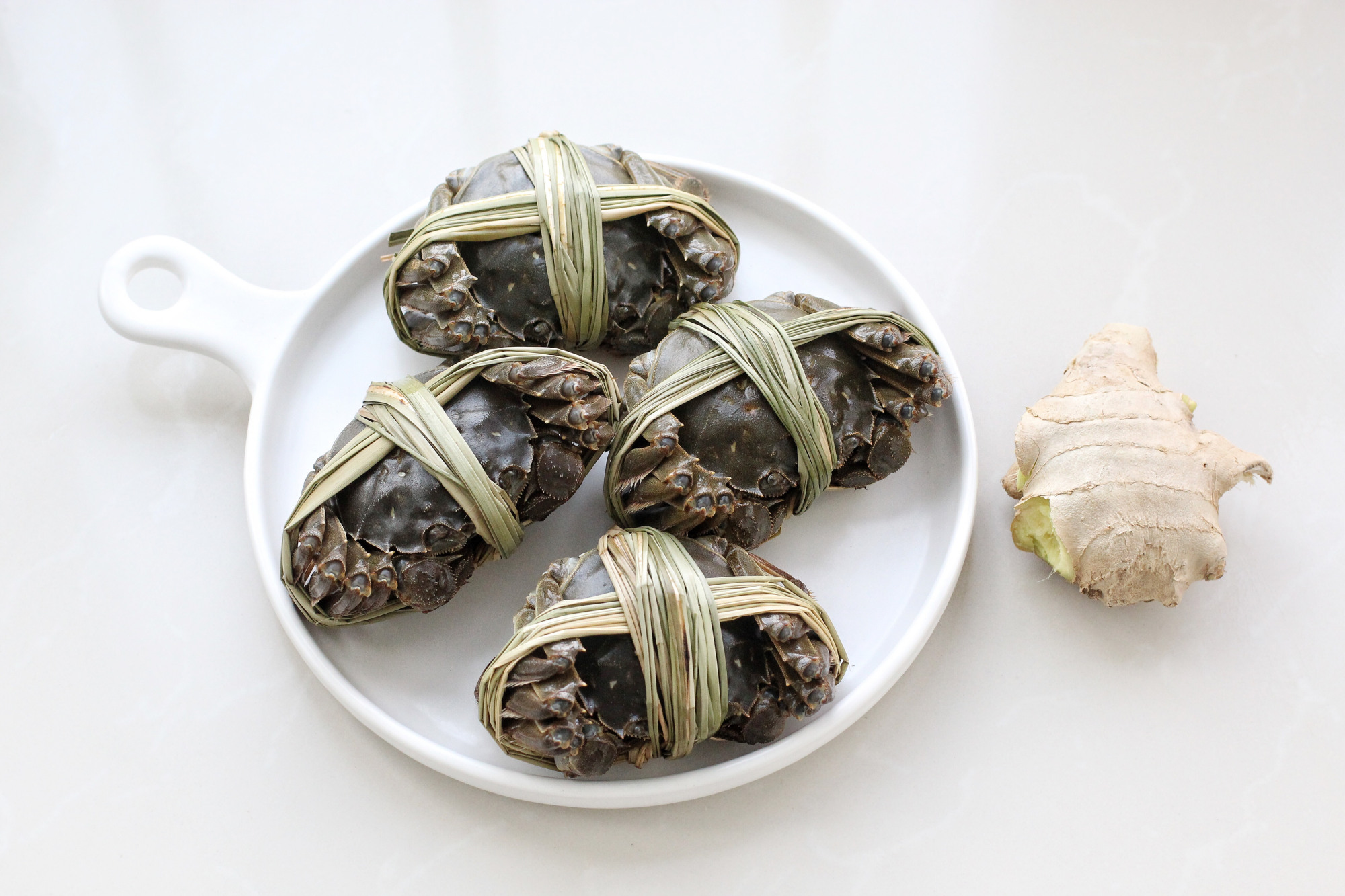 手把手教你清蒸大闸蟹的正确做法,清蒸大闸蟹味道鲜美做法简单极了