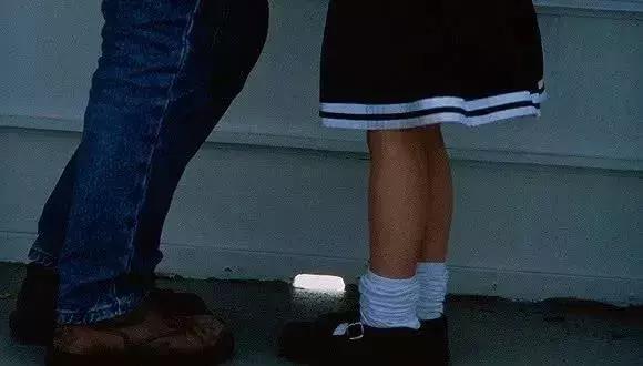 上市公司高管性侵养女事件判决,上市地产公司董事长性侵女童案