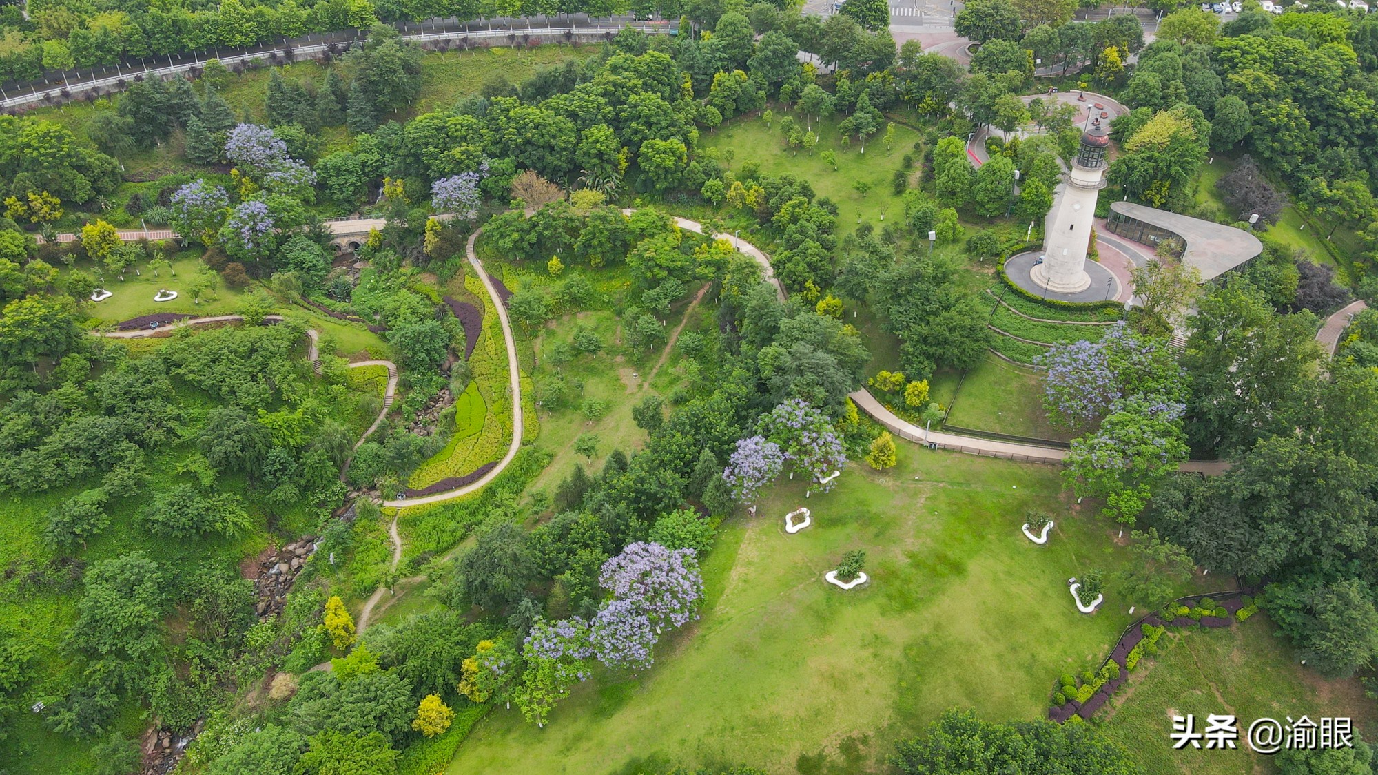 大竹林跟双碑、井口只隔着一条嘉陵江，但是风景大不一样