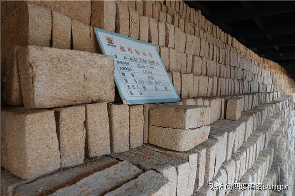 江西四特酒15年窖藏玻璃瓶,江西四特酒属于什么档次的酒