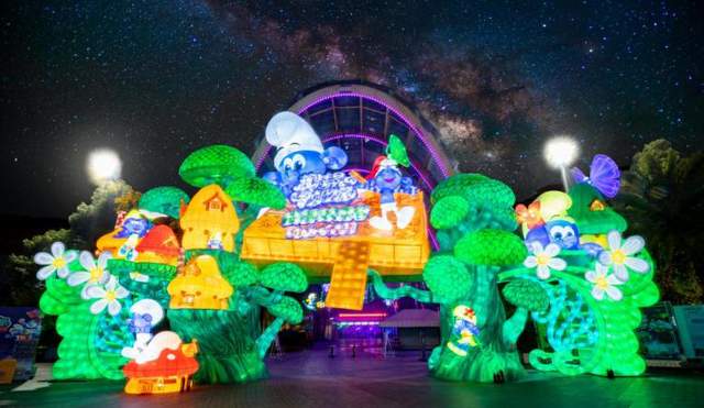成都欢乐谷圣诞跨年季浪漫来袭，蓝精灵温暖冬日，开启欢乐不眠夜