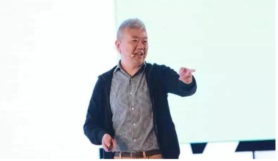 不仅是烧烤，他的对手是星巴克，他要打造中式烧烤的第三空间