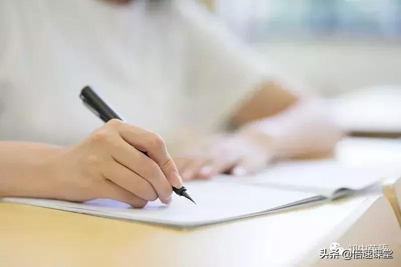 中考英语作文万能句型及模板,英语考试重点句型大全