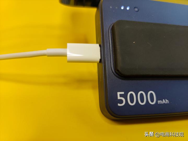 努比亚无线磁吸充电宝,努比亚磁吸无线充电宝