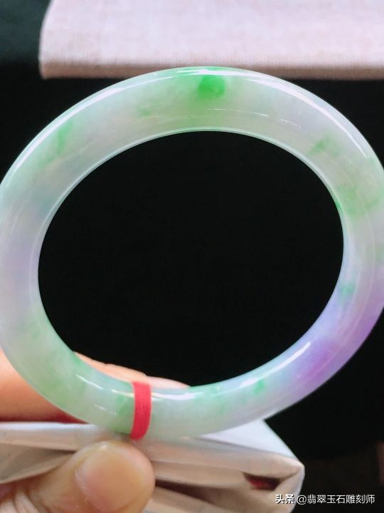 我典当了二十个翡翠手镯，换来了拜鉴定专家为师的机缘奇遇