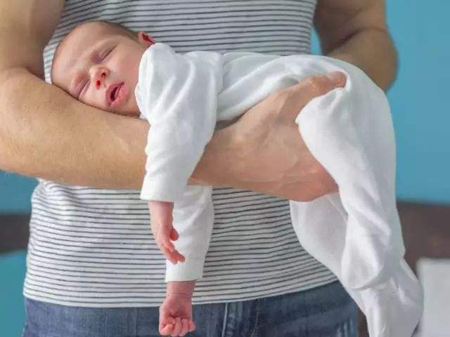 六种抱宝宝的正确方法,抱孩子正确姿势怎样抱宝宝不哭