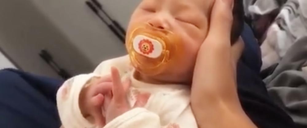 18岁大学生回家发现二胎,大一暑假回家发现妈妈生二胎