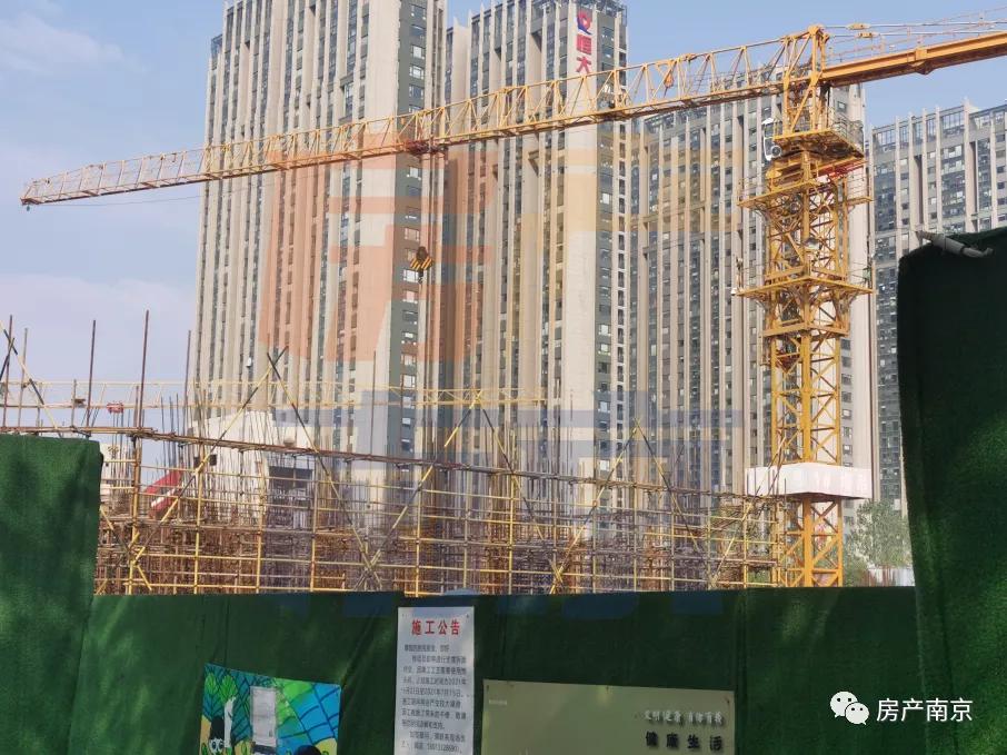 商务区无商务、300米地标成停车场！鼓楼滨江，我还要等你多久？