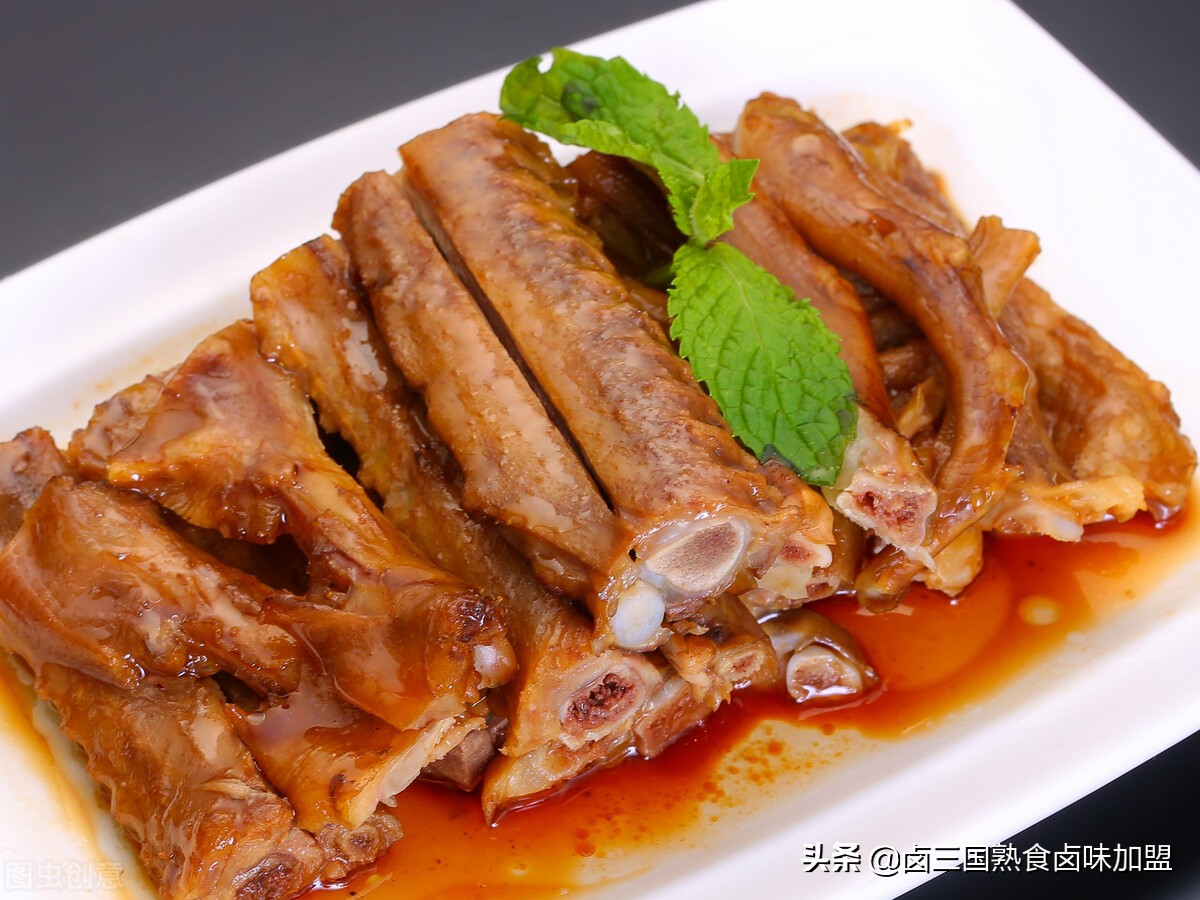 卤三国小编来带大家了解一下，做卤菜生意有哪些投资