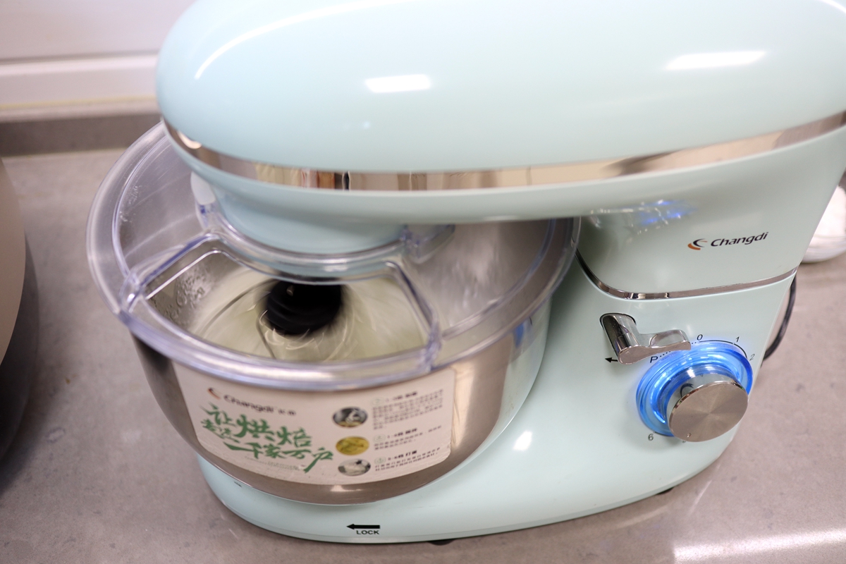 用电饭煲烤戚风蛋糕,戚风蛋糕电饭锅怎么做才松软