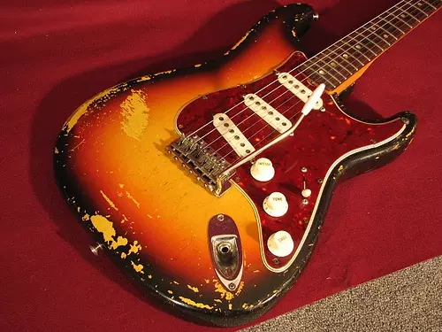 假吉他怎么分辨,假吉他