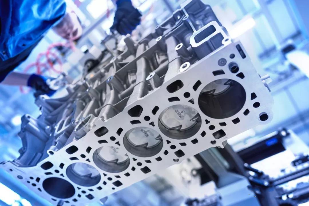 新款宝马m4什么发动机,宝马m4s55和f82的发动机哪个好