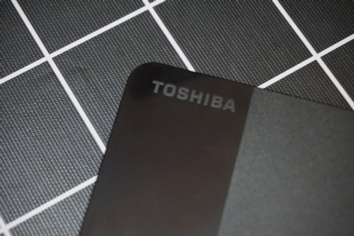 东芝canvio移动硬盘,东芝canviobasics系列移动硬盘盒