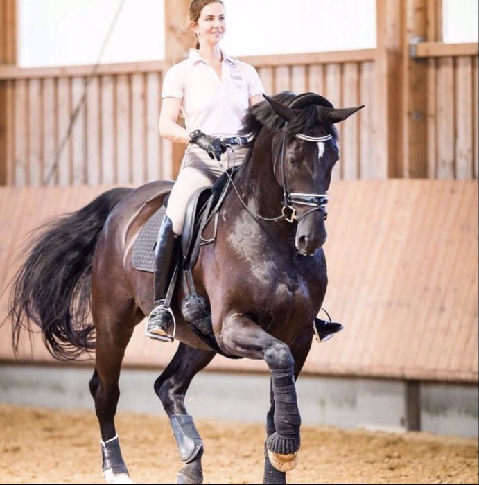 拜仁棋牌室创始人：二娃和她的爱妻丽莎