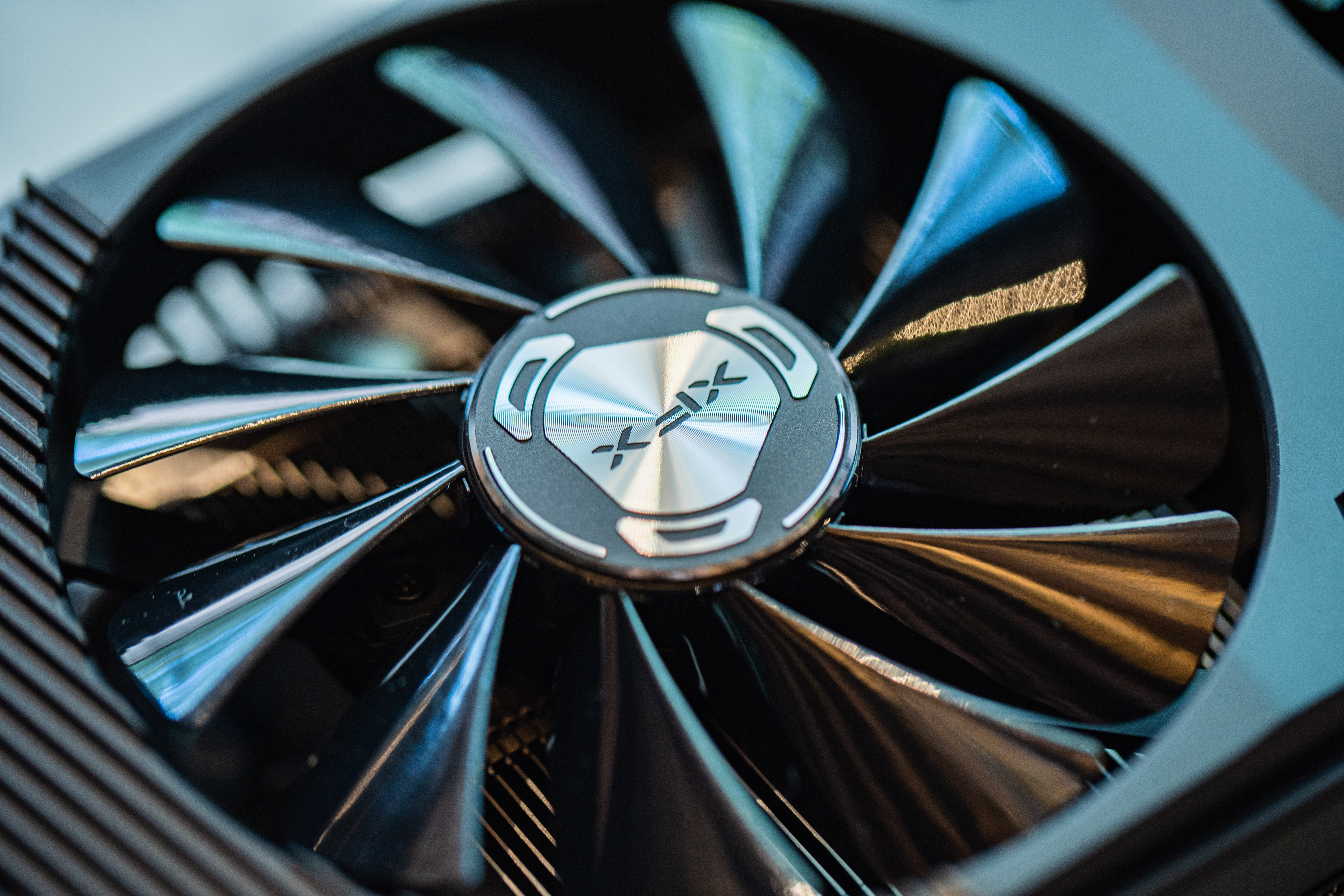 讯景rx5700战狼版相当于什么显卡,讯景rx580黑狼版相当于什么显卡