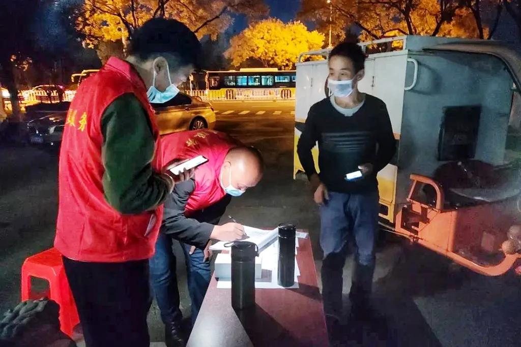 疫情防控暖心执勤,坚守疫情防控点节日慰问暖人心