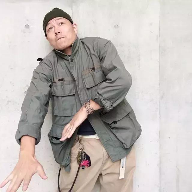 今天余文乐老师要为你们上一堂军装搭配课，答应我要好好学习哟！